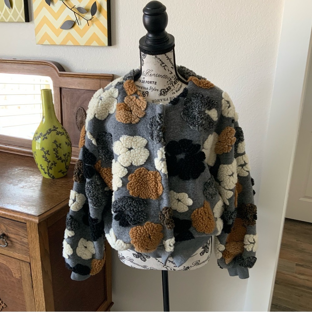 Veveret Gray and Cream Jacket